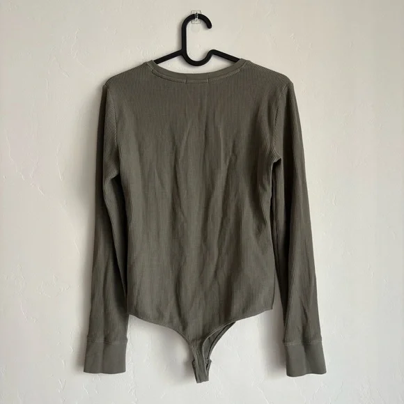 Nuuds Long Sleeve Ribbed Crewneck Bodysuit olive
Size S - Picture 6 of 7